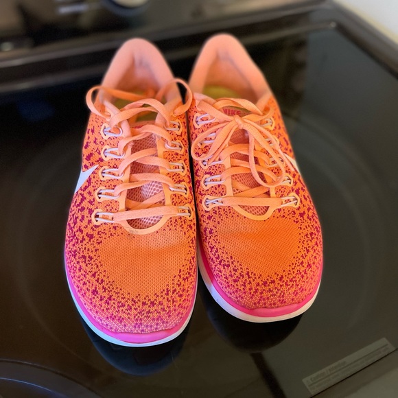 Women’s Nike sneakers - Picture 2 of 4